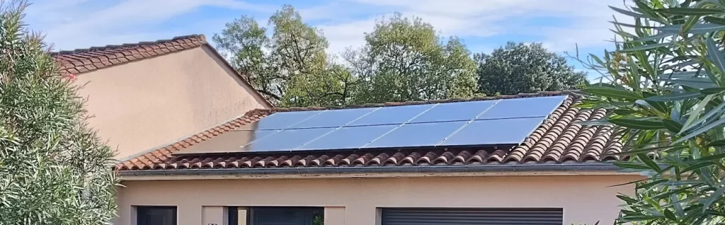 Présentation d'une installation de panneaux photovoltaïques sur toiture à Saintes